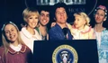 Фоновый кадр с франшизы Семейка Брэди в Белом Доме